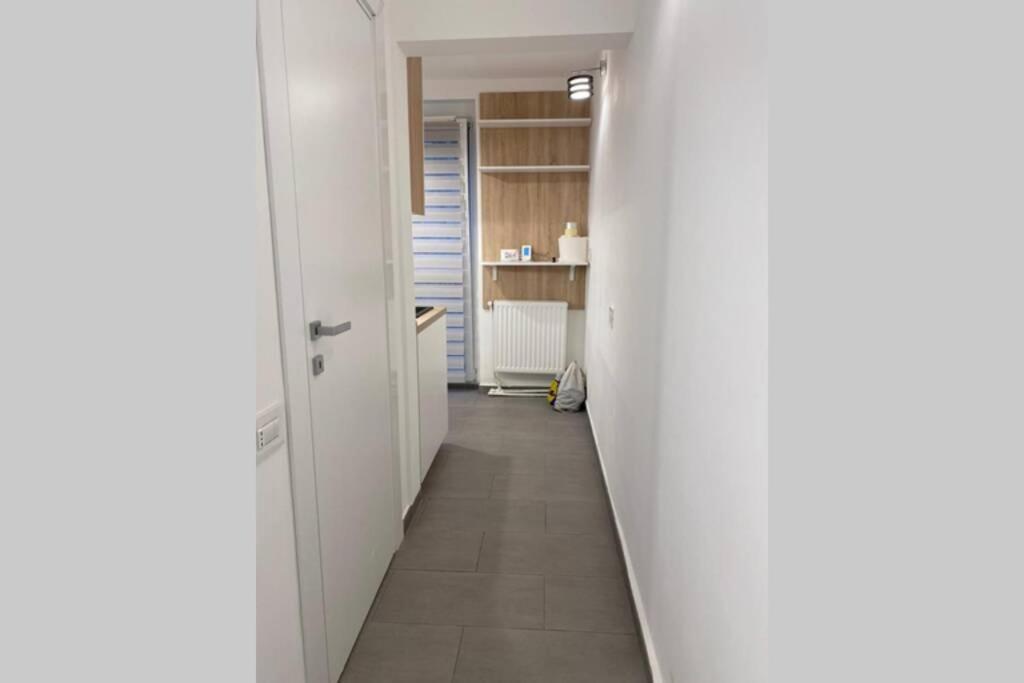 Cozy Apartment In The Business Area Of Bukarest Eksteriør billede